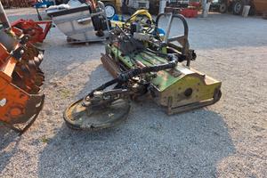 Trincia calderoni con ruota interfilare