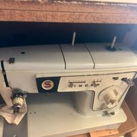 Macchina da cucire Singer 478 con tavolo integrato