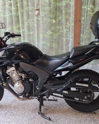 Honda CBF SA 600 2010 36.450 KM – BAULETTO + TELO