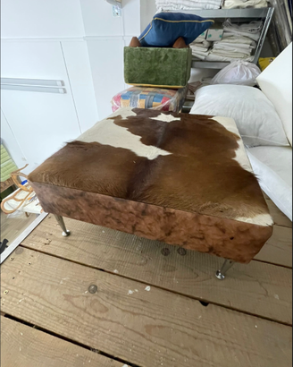 Panca / pouf design cowhide in pelle e pelo bovino