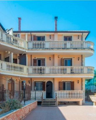Villa in citta' esclusiva