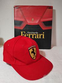 Encicl.Ferrari-Ed.Rizzoli2004 e cappellino Ferrari