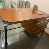 Scrivania dirigenziale Urio di Luisa e Ico Parisi