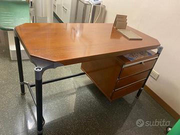 Scrivania dirigenziale Urio di Luisa e Ico Parisi