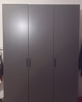 Armadio a tre ante