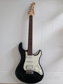 chitarra elettrica Yamaha pacifica 112j