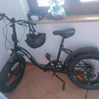 bicicletta woow con casco 