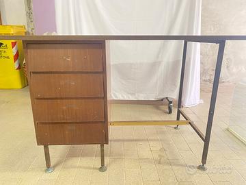 Scrivania vintage anni 60