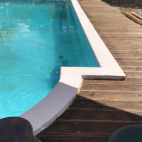 Bordo piscina in pietra