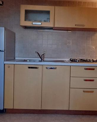 cucina completa di elettrodomestici usata