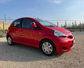 Toyota Aygo 1.0 12V VVT-i 5 porte Sol Connect Red 