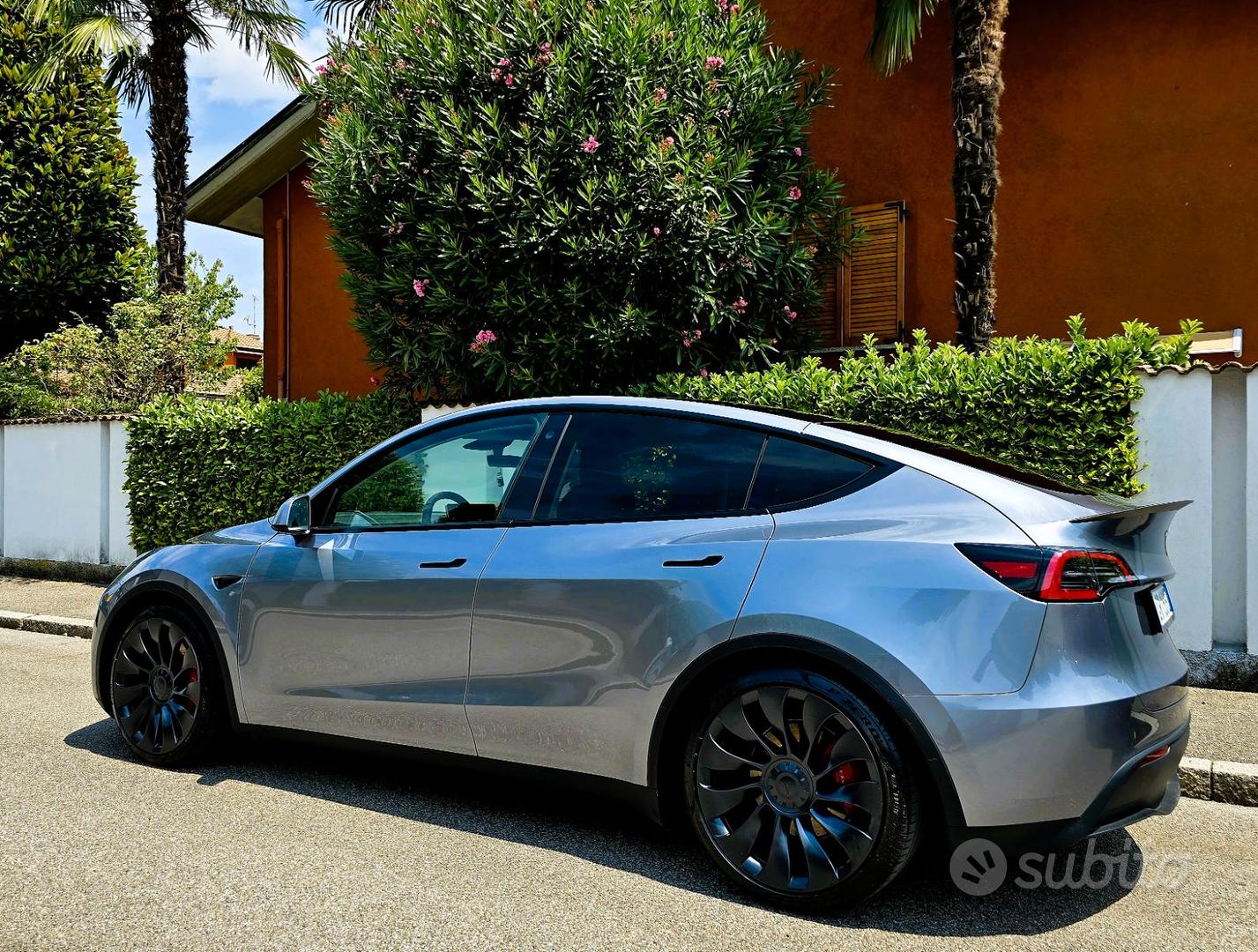 Tesla Model Y 2023 photo 2