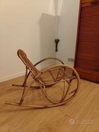 Sedia a dondolo in vimini anni 70