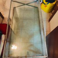 Tavolo in vetro massiccio