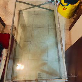 Tavolo in vetro massiccio