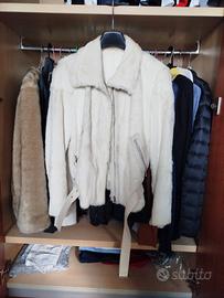 Pelliccia Lapin bianca con rifiniture in pelle 