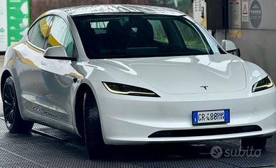 Tesla Model 3 Highlind RWD Premium