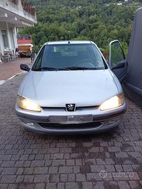 Peugeot 1400 da guerriglia del 98
