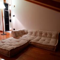 Divano puff Dhel sklum in tessuto bianco spugnetta