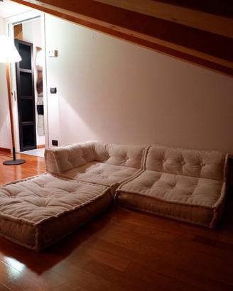 Divano puff Dhel sklum in tessuto bianco spugnetta