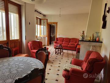 Casa indipendente con giardino