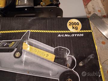 articolo per auto  e moto per cambio olio 