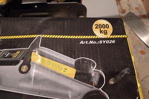 articolo per auto  e moto per cambio olio 