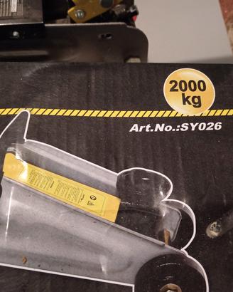 articolo per auto  e moto per cambio olio 
