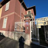 VILLA CON BOX E GIARDINO