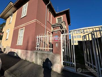 VILLA CON BOX E GIARDINO