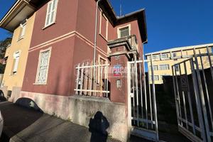 VILLA CON BOX E GIARDINO