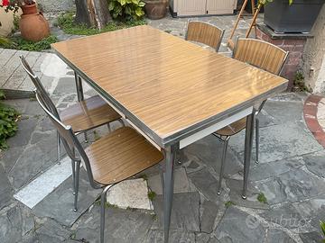 Tavolo ain formica da cucina