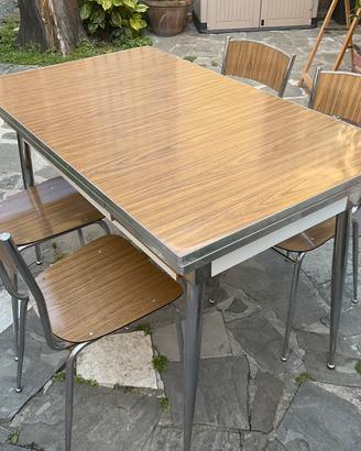 Tavolo ain formica da cucina