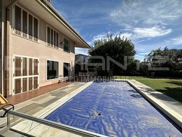 Ikebana Villa singola con ampio giardino e piscina