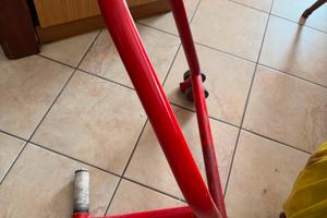 Cavalletto monobraccio posteriore moto