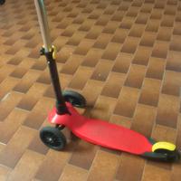 Monopattino a tre ruote