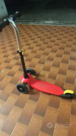 Monopattino a tre ruote