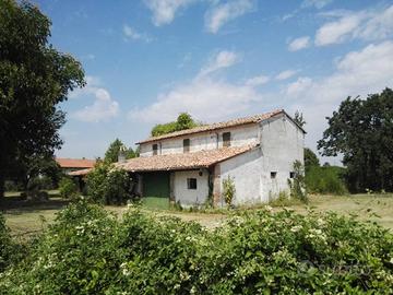 Rustico / Casale di 240 m² con 5 locali e box auto