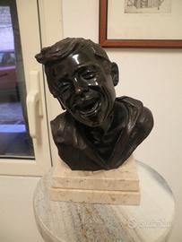 Scugnizzo Napoletano in bronzo firmato