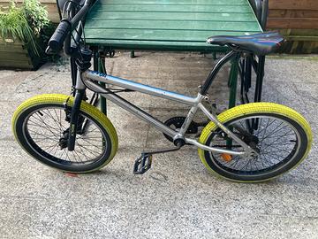 BMX BTwin 500 ruote da 20 pollici
