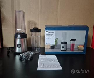 Frullatore 3 in 1 Electrolux con 2 bottiglie nuovo