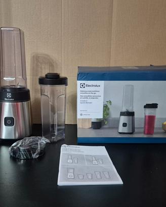 Frullatore 3 in 1 Electrolux con 2 bottiglie nuovo