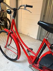 Bicicletta olandese donna rossa