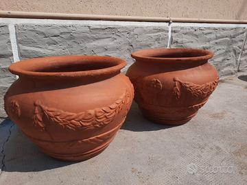 Vasi in terracotta e/o cachepot con motivi floreal