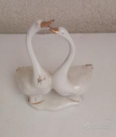 Ceramica Capodimonte anni 70 con coppia di cigni