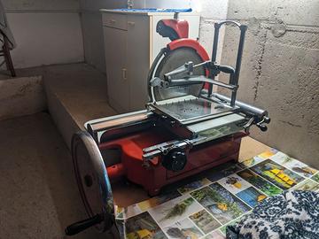 AFFETTATRICE A VOLANO