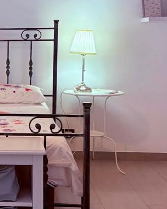 Tavolino / comodino in ferro battuto bianco Ikea