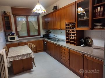 Cucina con top in granito