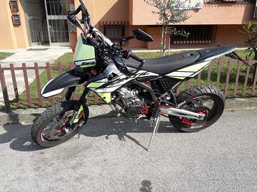 Fantic performance motard 125 4 tempi