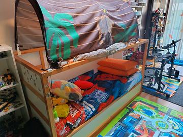 Letto singolo ribaltabile con copertura tenda